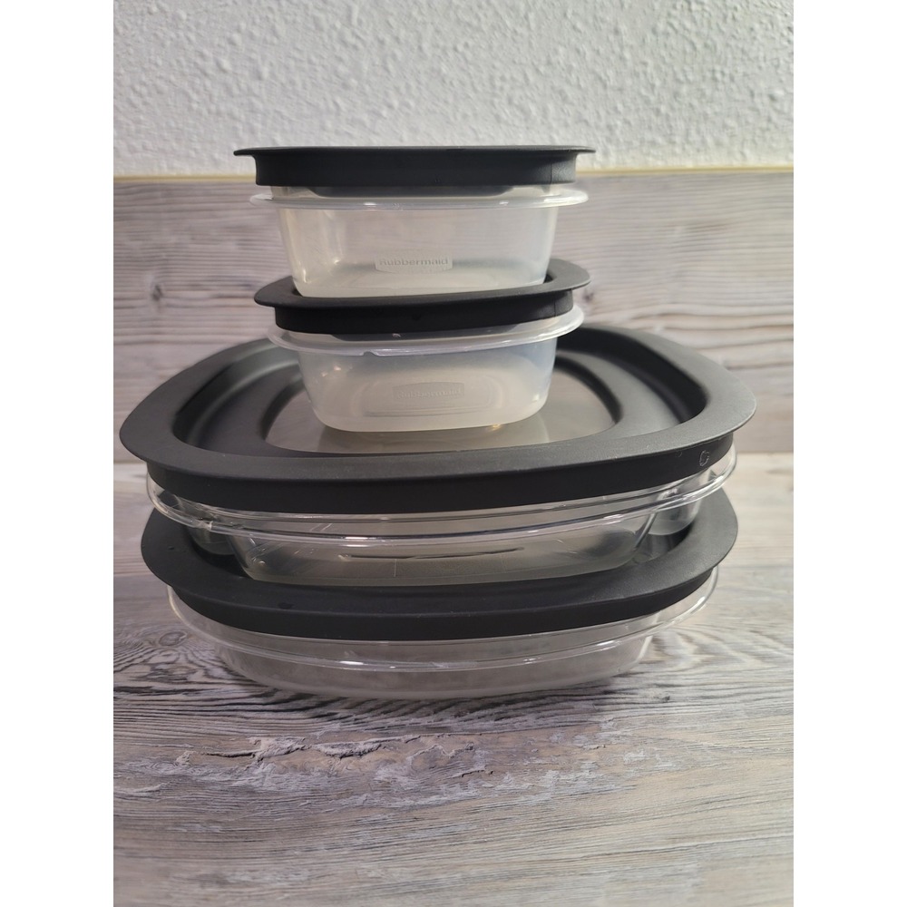 Rubber Maid Premier food storage 2 containers& 2 small containers. heavy plastic